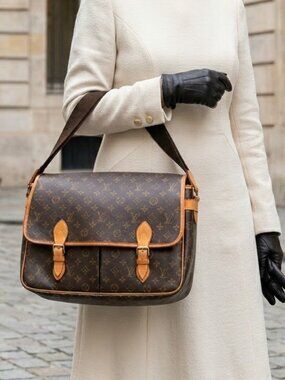 Louis Vuitton Gibeciere GM shoulder bag